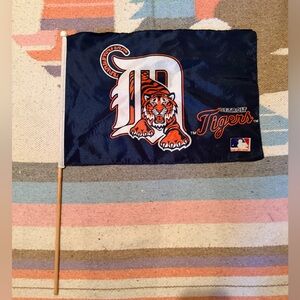 Vintage 90s Detroit Tigers English (D) LOGO  Flag 3'X5'
See measurements